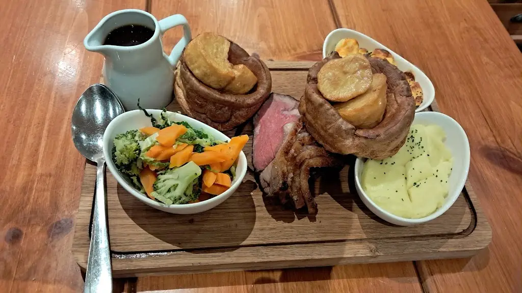 A340 fan_The Merchant's Yard_Tideswell_review