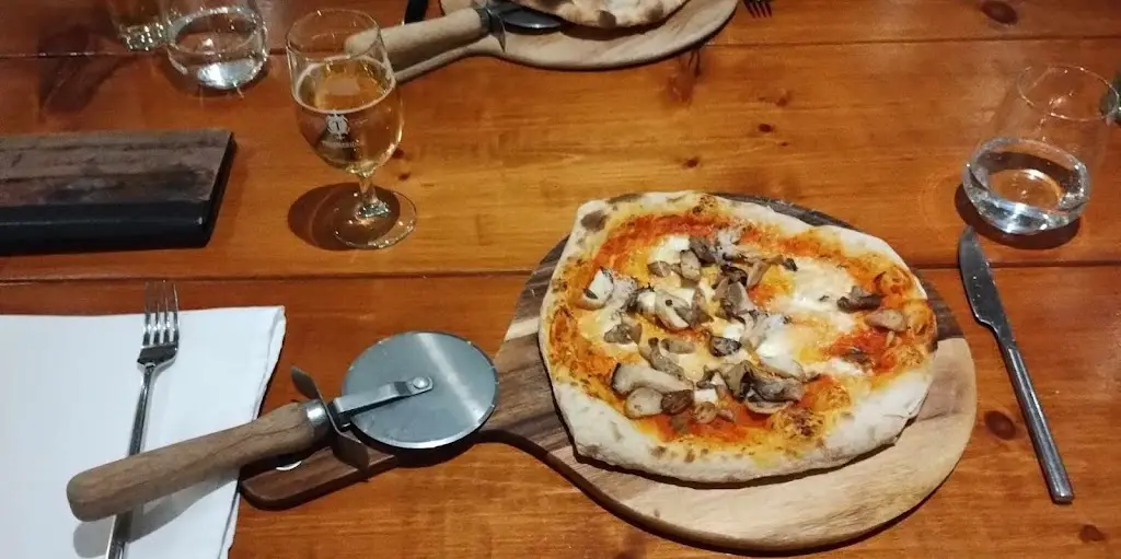 Catherine Holmes_The Merchant's Yard_Tideswell_review