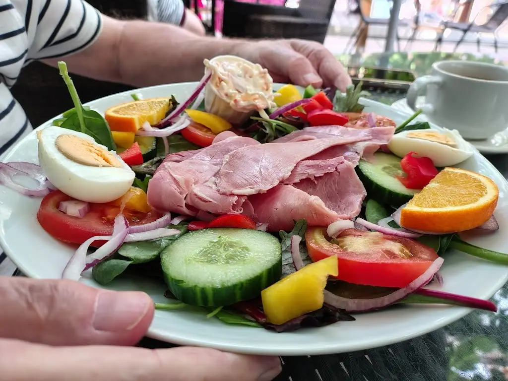 Lesley Perrin_Baldersons Welcome Cafe & Bakery_Thornton Dale_Bewertung