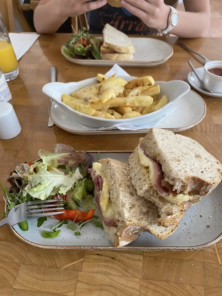 Aeryn fletcher_Bickleigh Mill_Tiverton_review