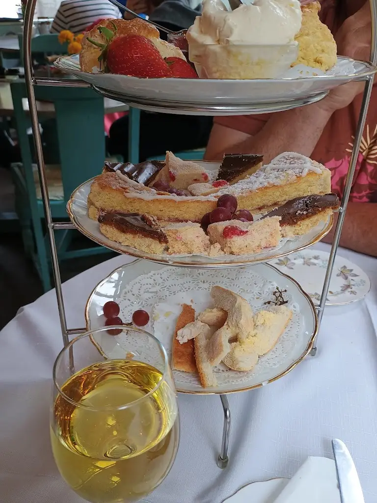 Di White_Elsie May's_Tiverton_review