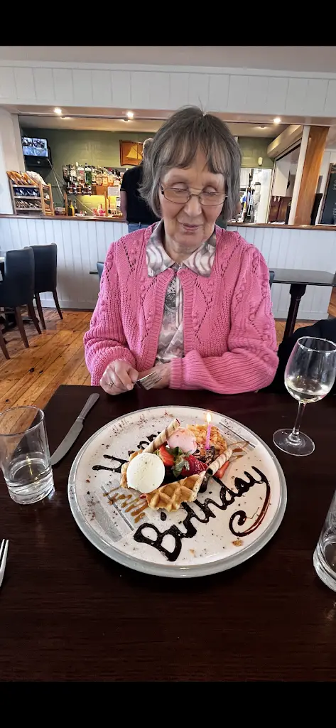 Romi Olley_The Harbour View | Takeaway In Tollesbury_Tollesbury_review