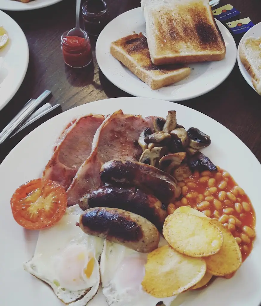 Kristina Willoughby_Cafe On The Cobbles_Alford_review