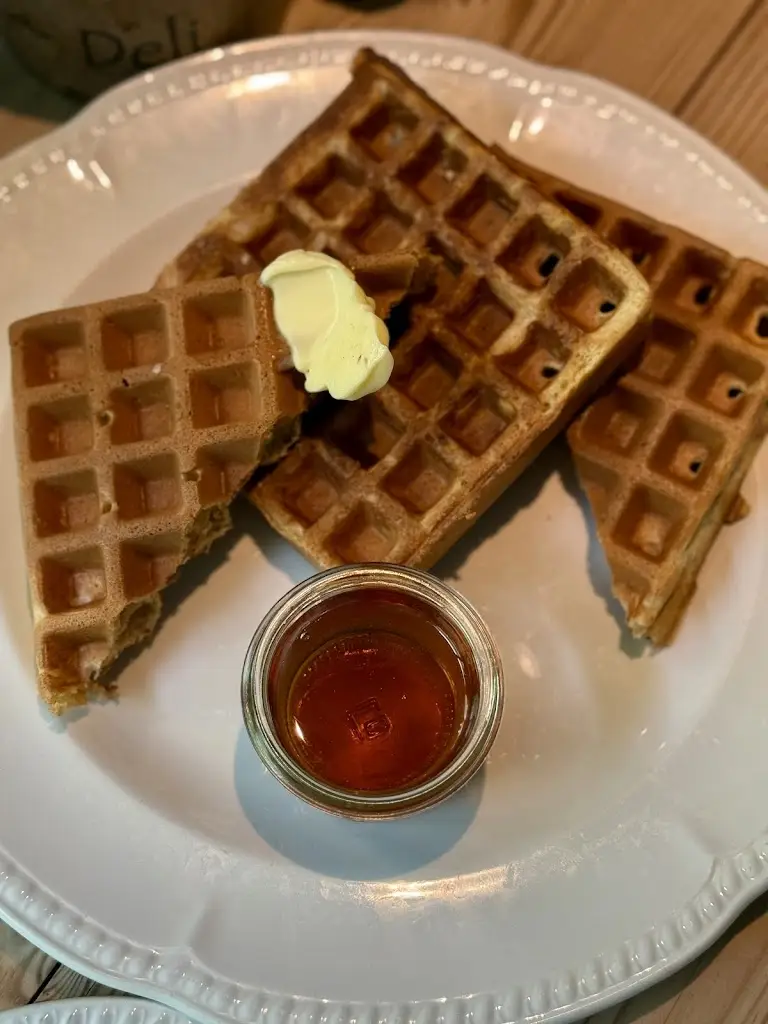 Wiola Kucharczyk_Charlie's_Tintagel_review