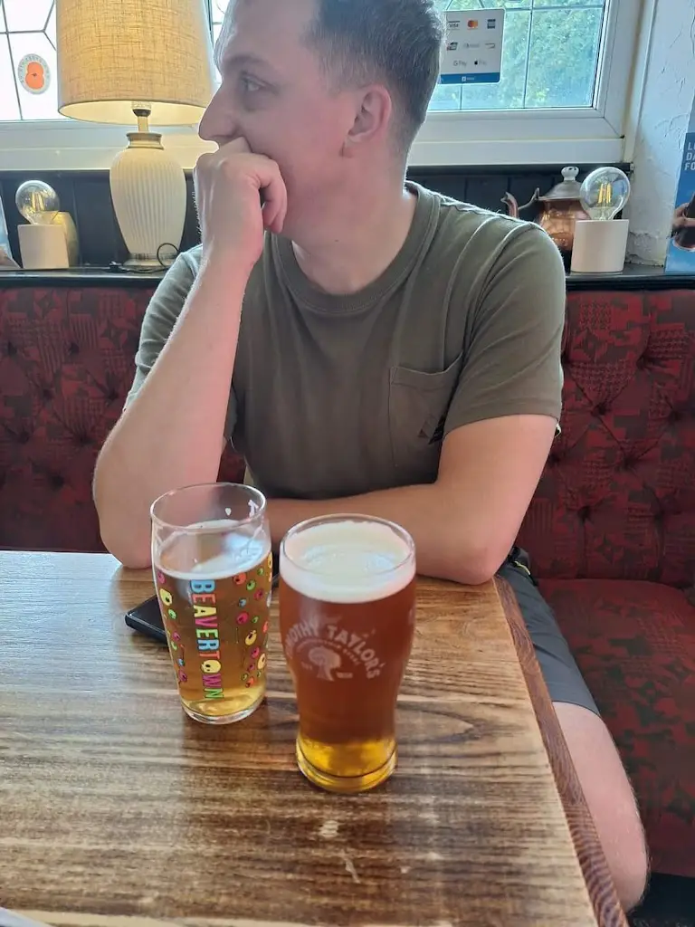 Luke Irwin-Jones_Travellers Rest_Bebington_review