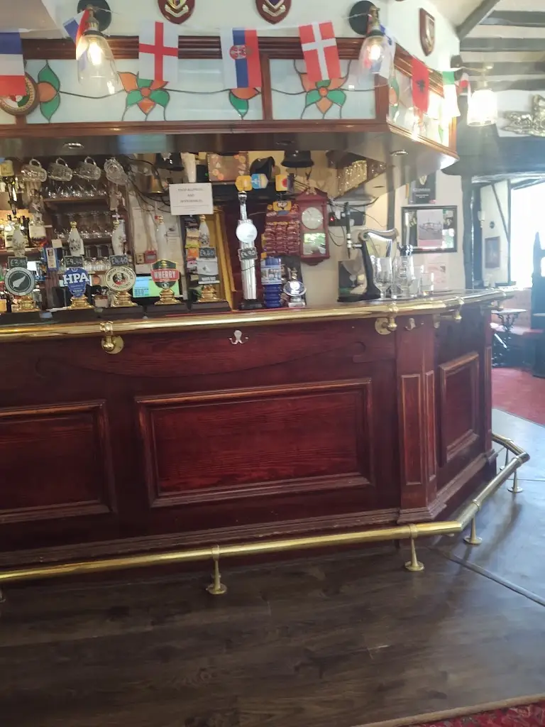 Andrew Macintyre_Travellers Rest_Bebington_review