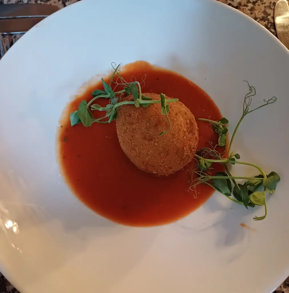 Jan Acton_Carmelo's_Tottington_review