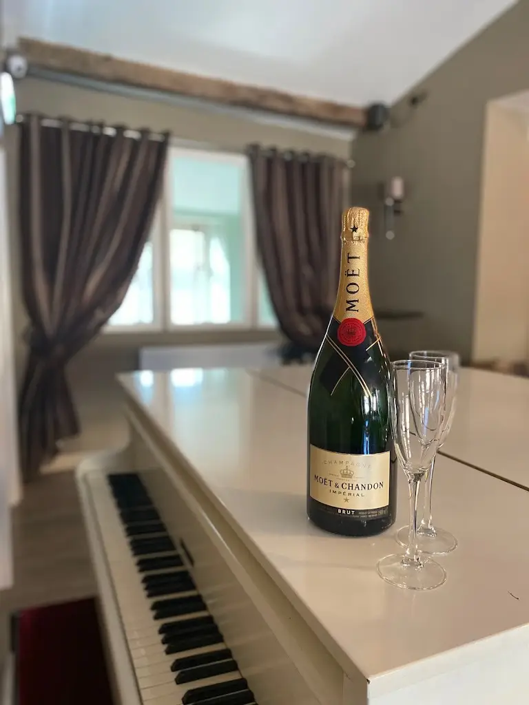 Carmelo's_Tottington_slider_image_3