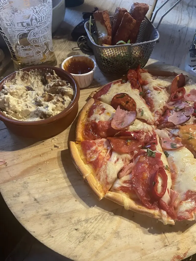 Adam Fitton_Juniper and Vine_Tottington_review