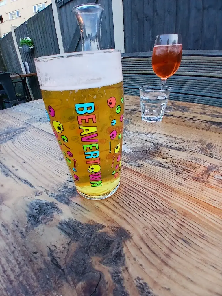 Alan Burns_51 Mill Lane Bar | Kitchen | Garden_Town Row_review