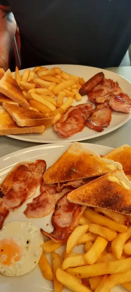 Jamiee Allard_Mo's Cafe_Tiptree_review