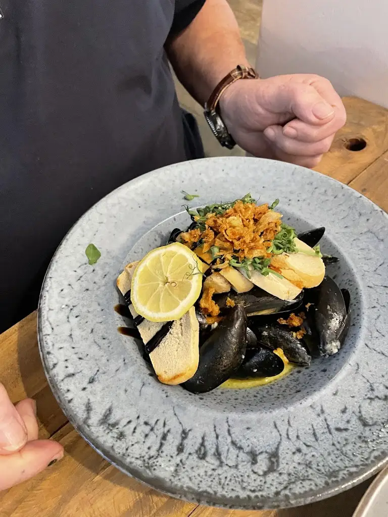 Karen Copp_WOOGIES STEAK BURGERS SEAFOOD_Torpoint_review