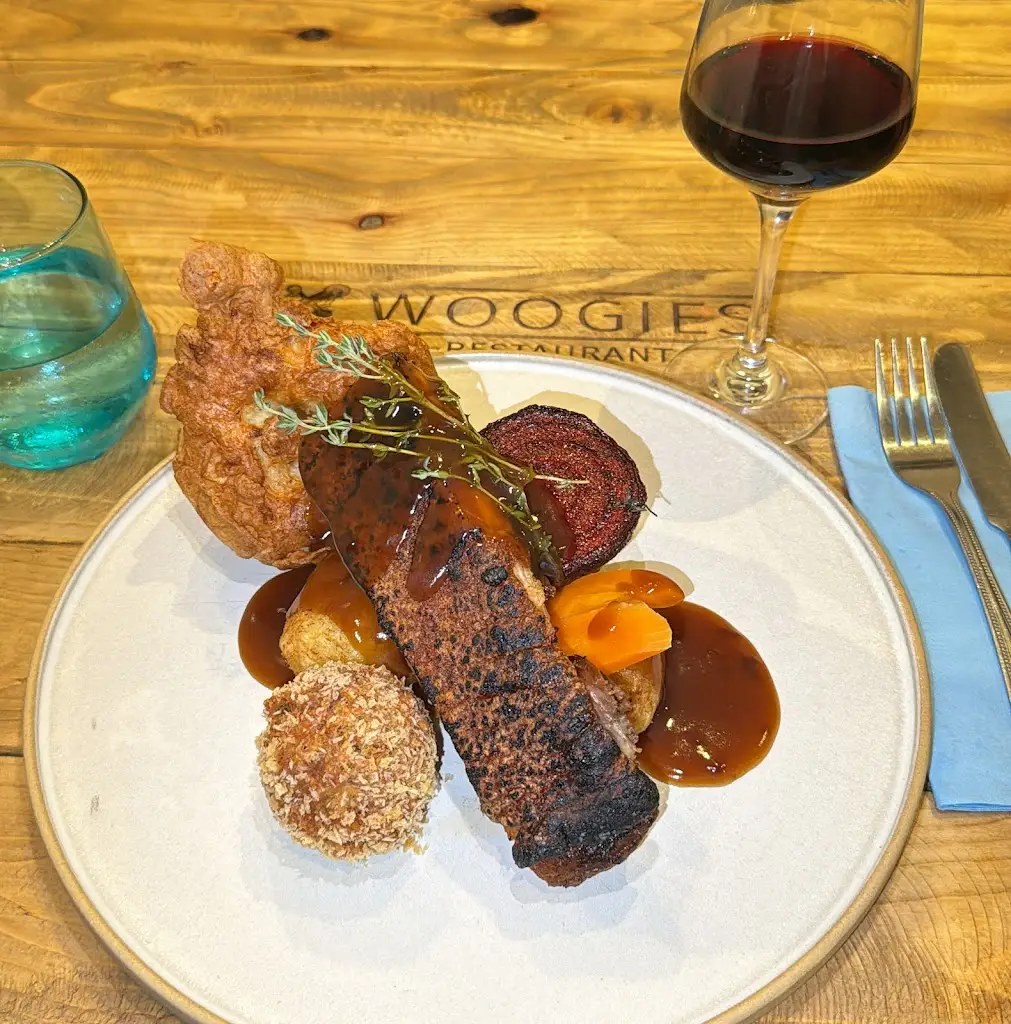 WOOGIES STEAK BURGERS SEAFOOD_Torpoint_slider_image_2