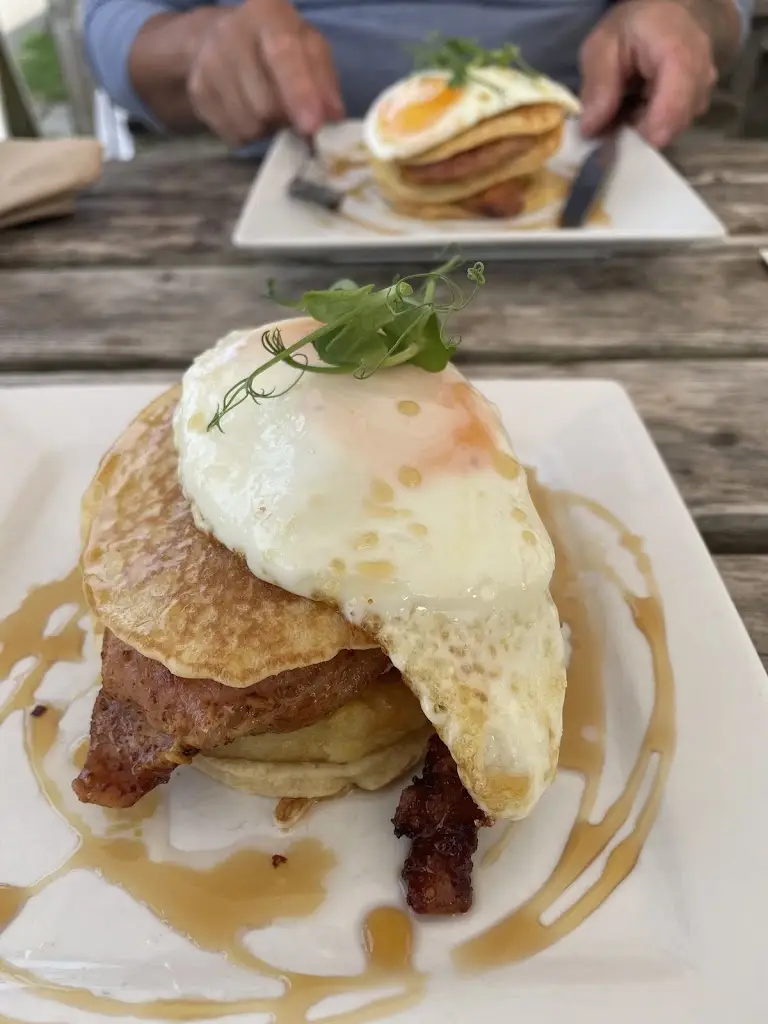 Nik BayVey_Cliff Top Café_Torpoint_review