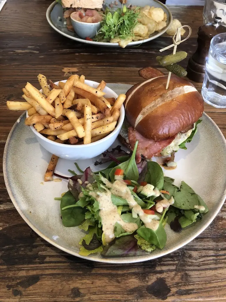 Peter Lockyer_The Carew Arms_Torpoint_review