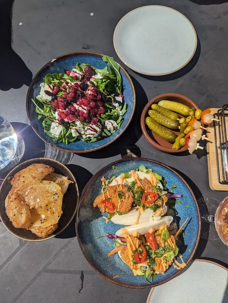 Molly Chiswell_Bewshea's By The Beach_Torpoint_review