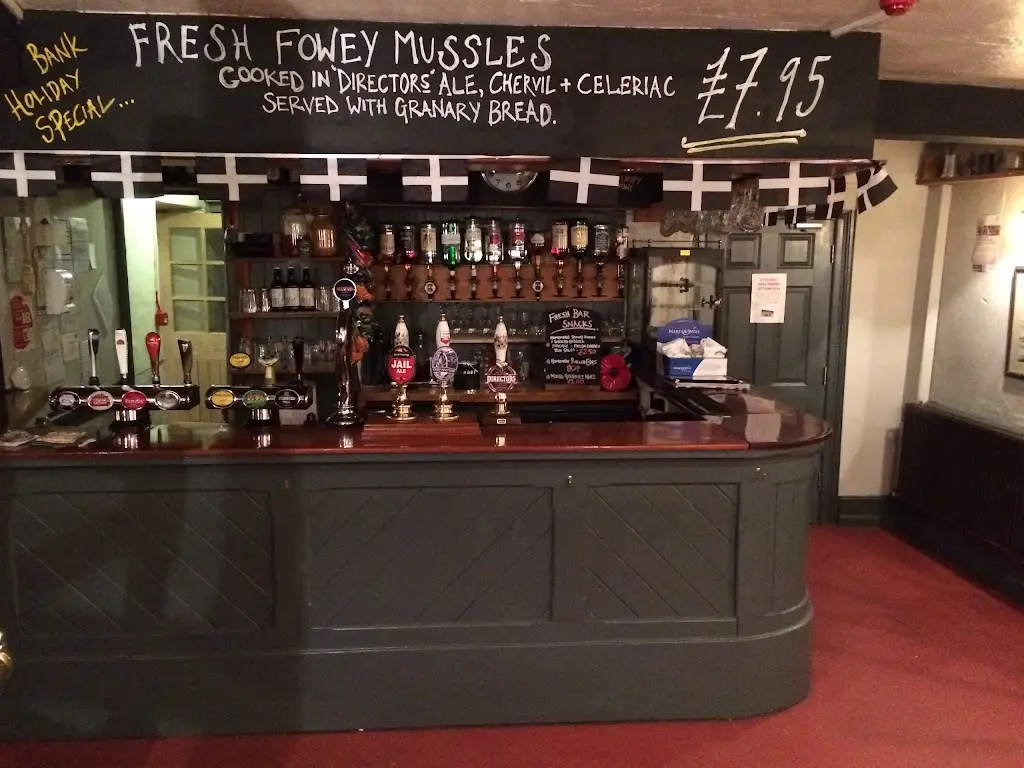 The Halfway House Pub and Kitchen_Torpoint_slider_image_1