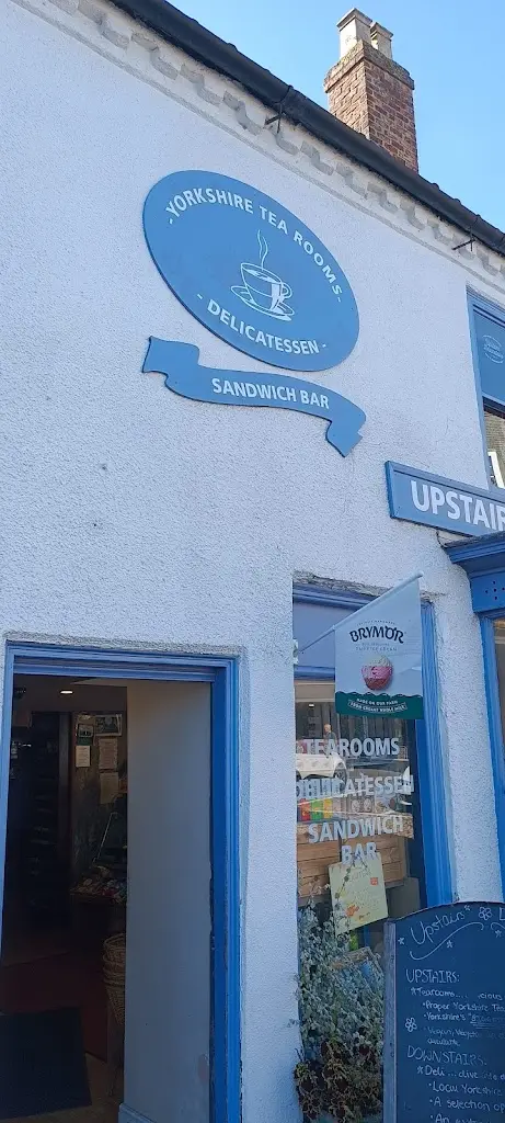 Andy Roberts_Upstairs Downstairs_Thirsk_review