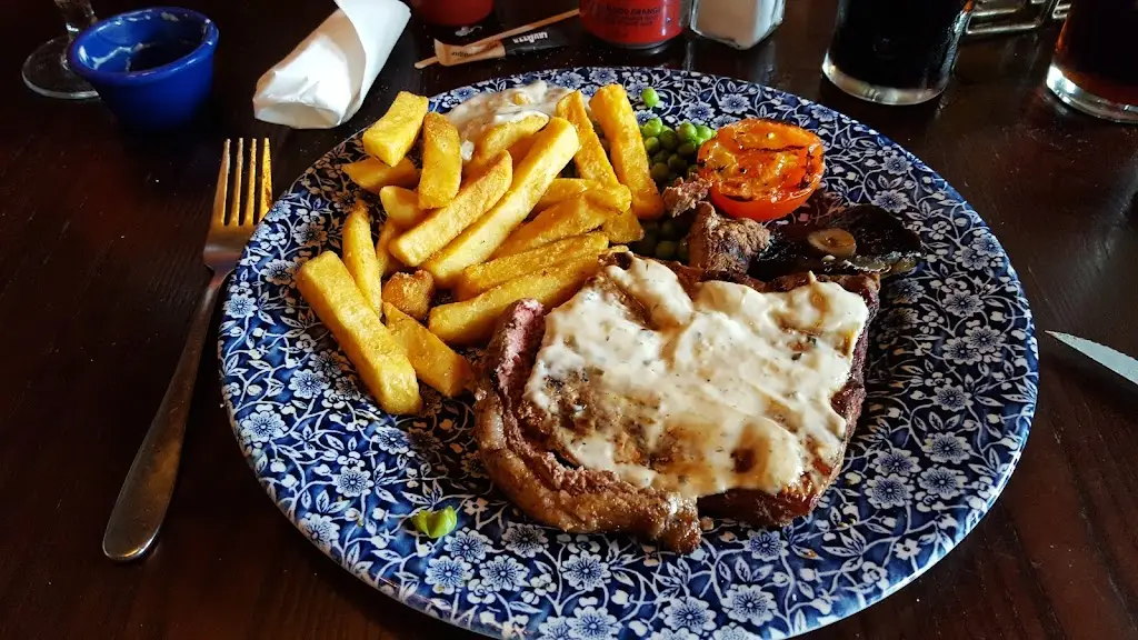 The Three Tuns - JD Wetherspoon_Thirsk_slider_image_2