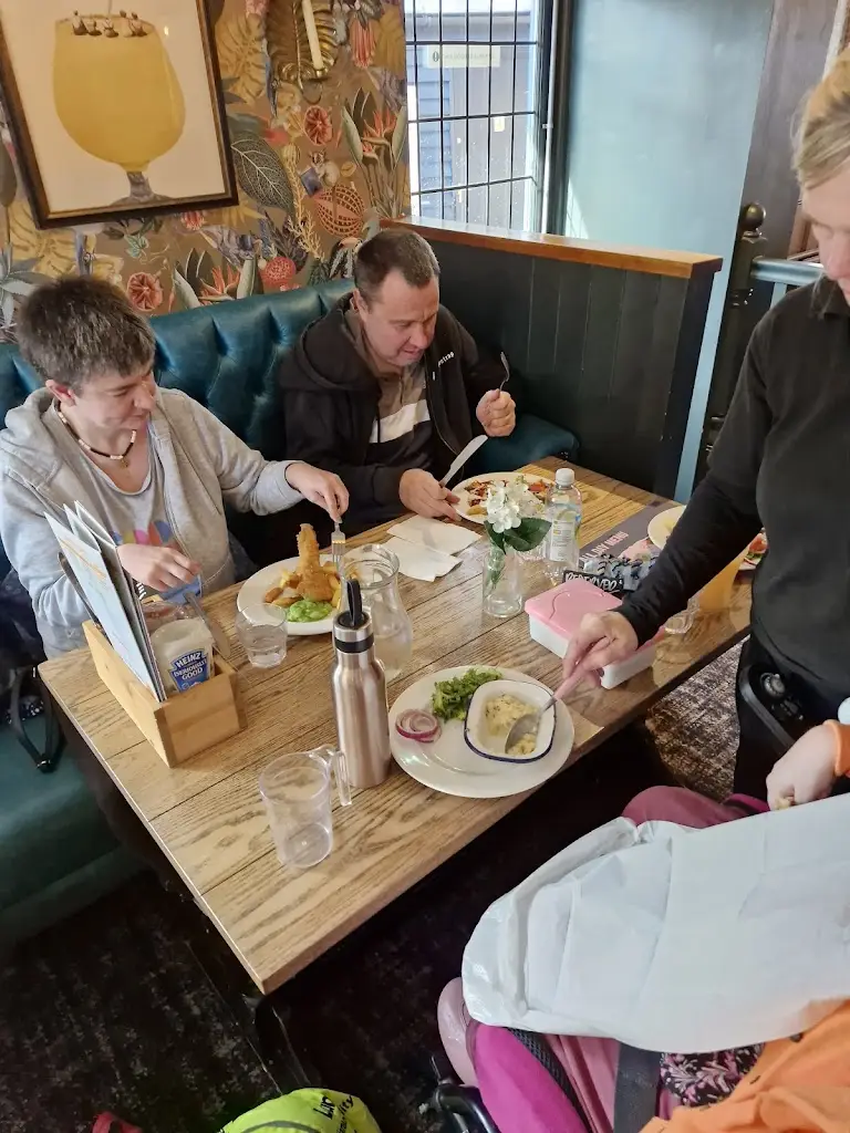 Karen Hopkins_Old Farmhouse_Totton_review