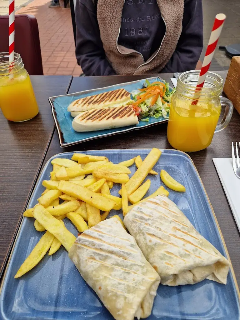 Patryk_Cafe Aroma_Totton_review