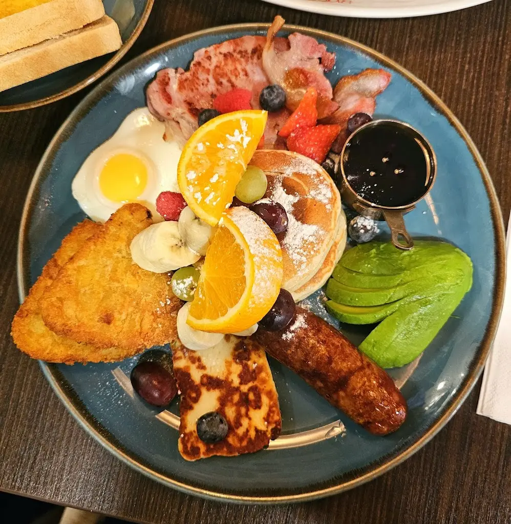 Z White_Cafe Aroma_Totton_review