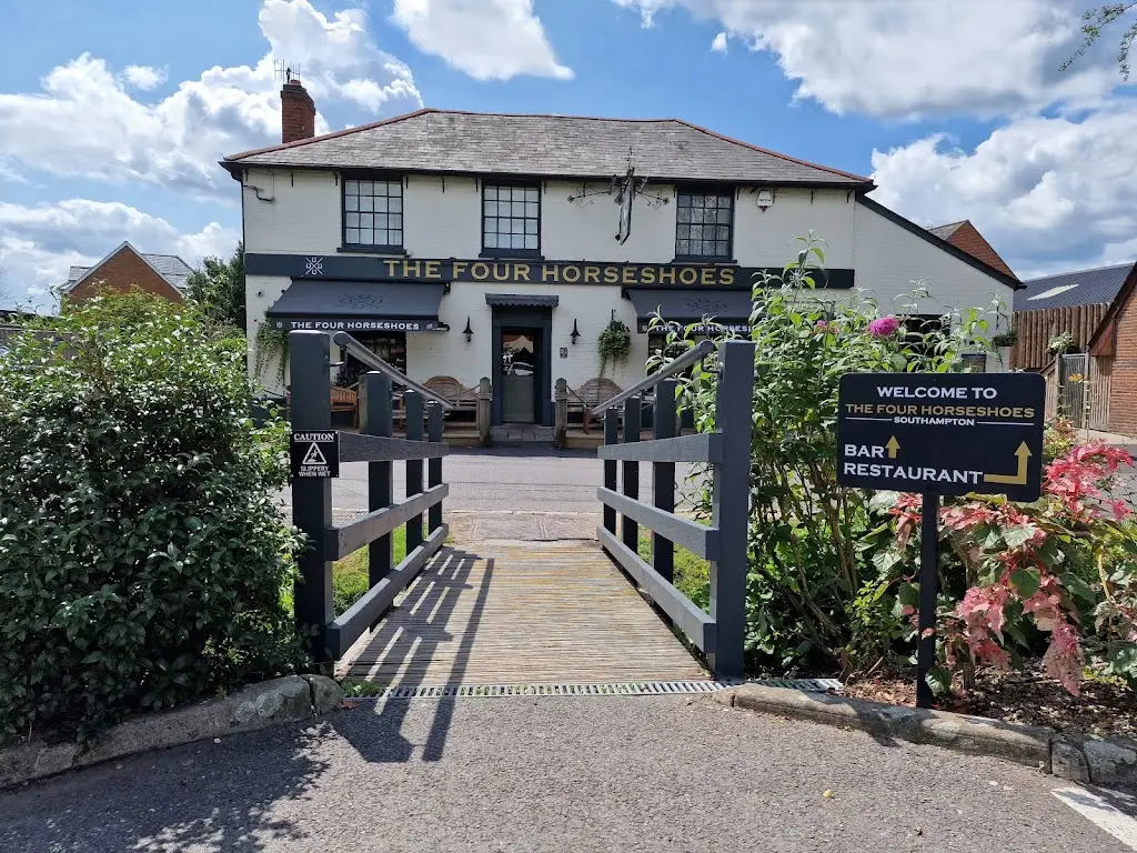 The Four Horseshoes_Totton_slider_image_3