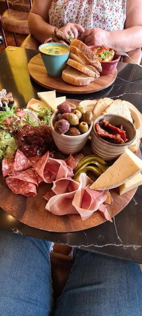 Rebecca Cape_Allard's Lounge_Tynemouth_review