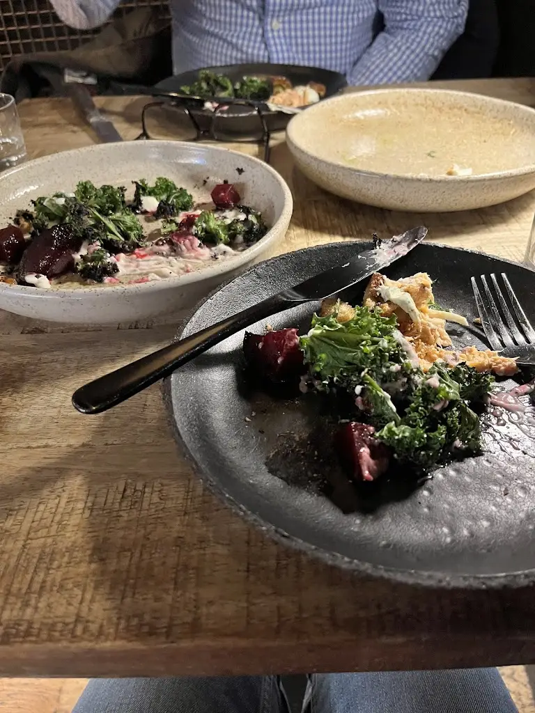 Corrine Hopwood_Embers_Beighton_reseña