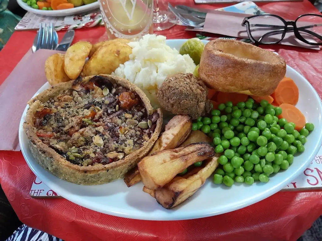 Ruth Conn_The Fountain Inn_Tipton_review