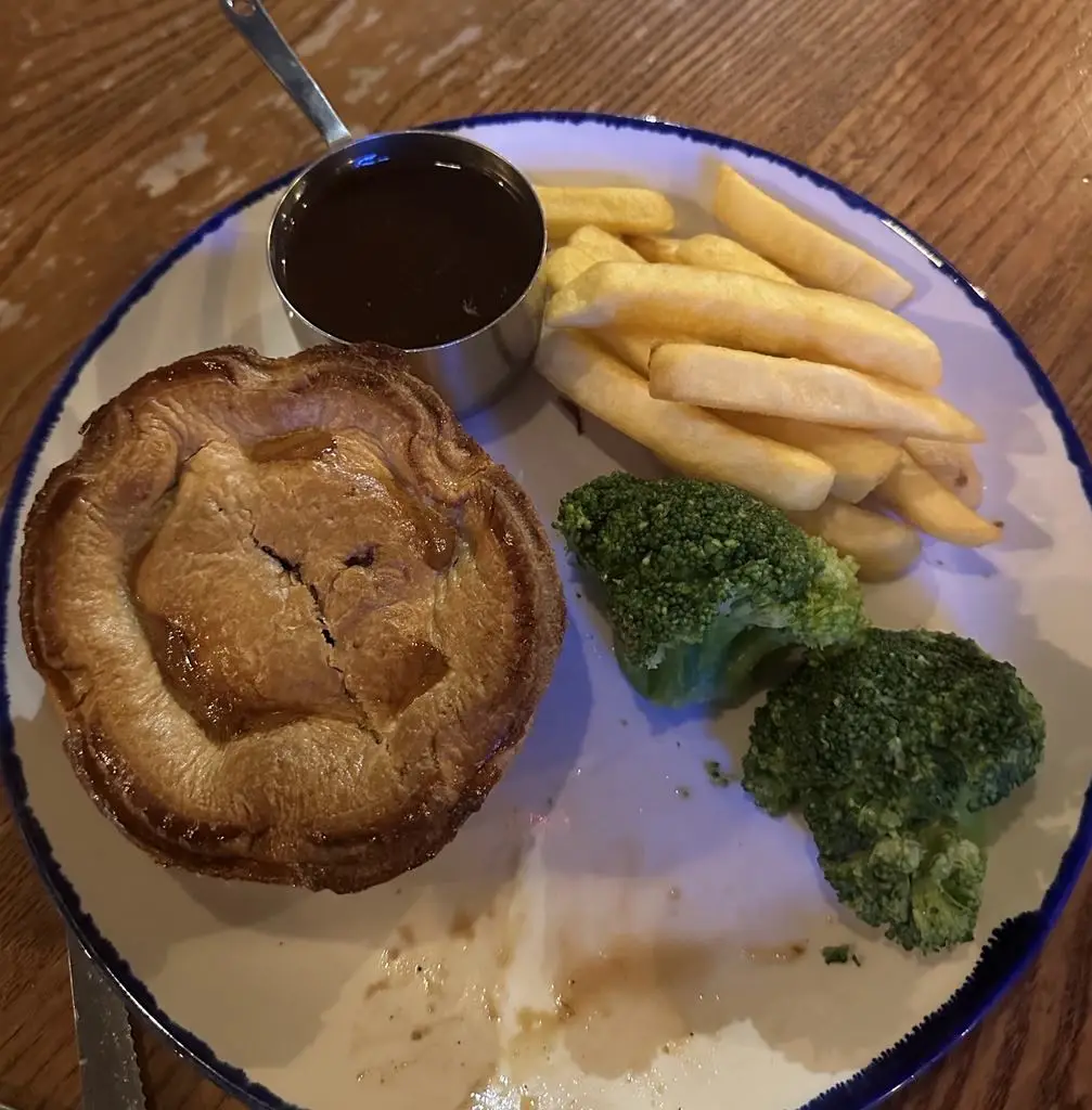 Micah Harris_Station_Uckfield_reseña