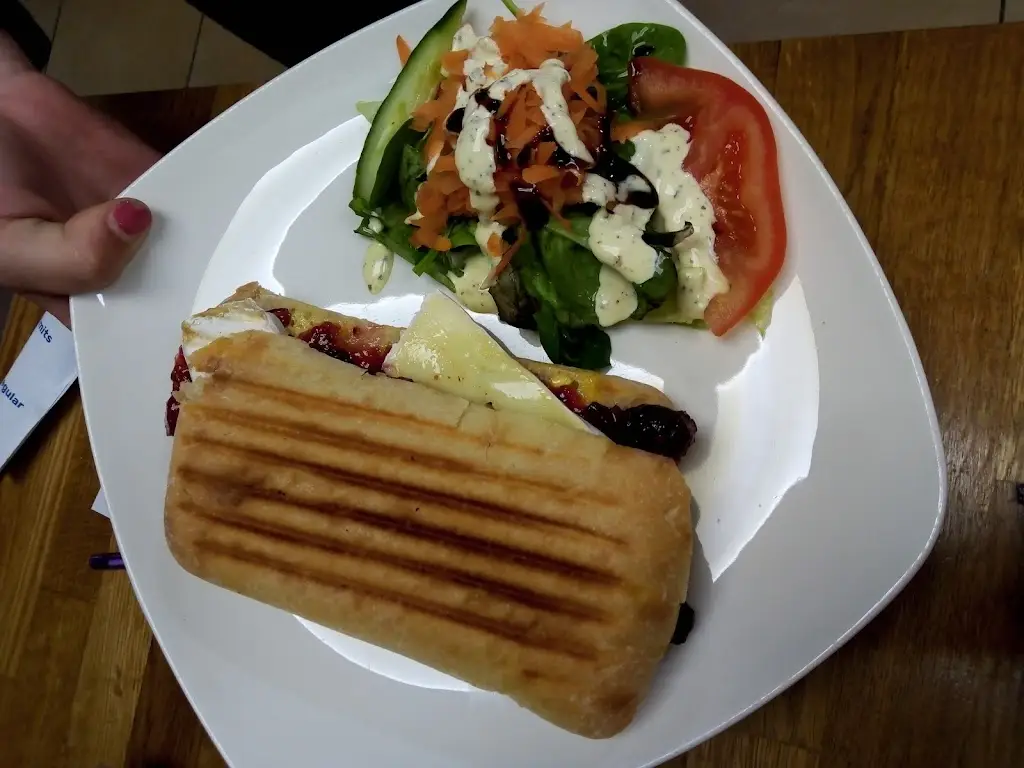 Famous&Millionaires_Aroma Cafe_Uckfield_review