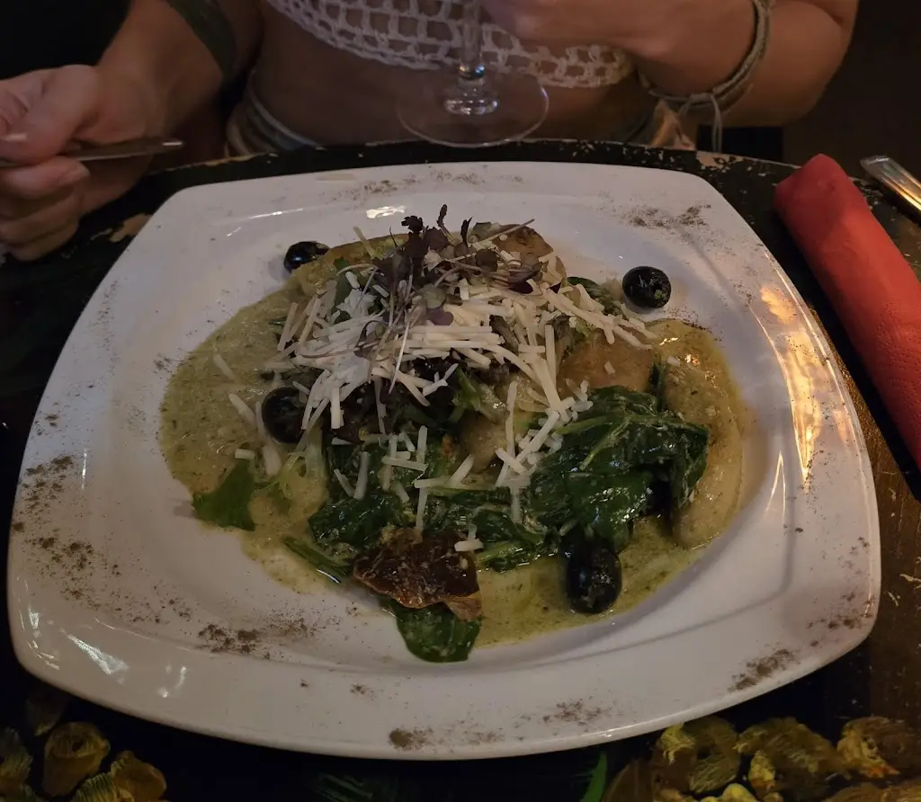 Shaheen Shahmirzadi_Thewitchez Restaurant_Beighton_review