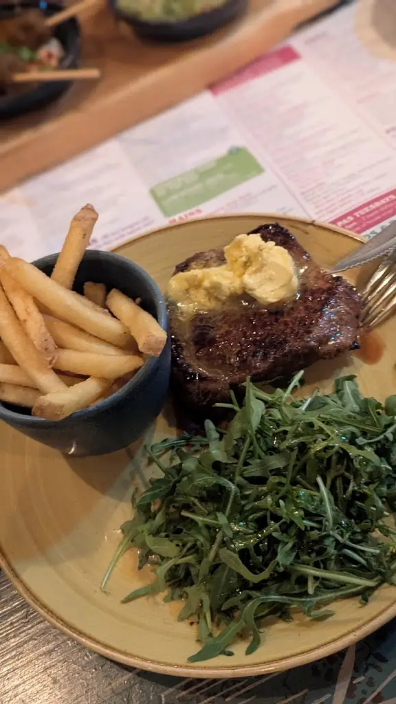 shannon Wiltshire_Valeroso Lounge_Trowbridge_review