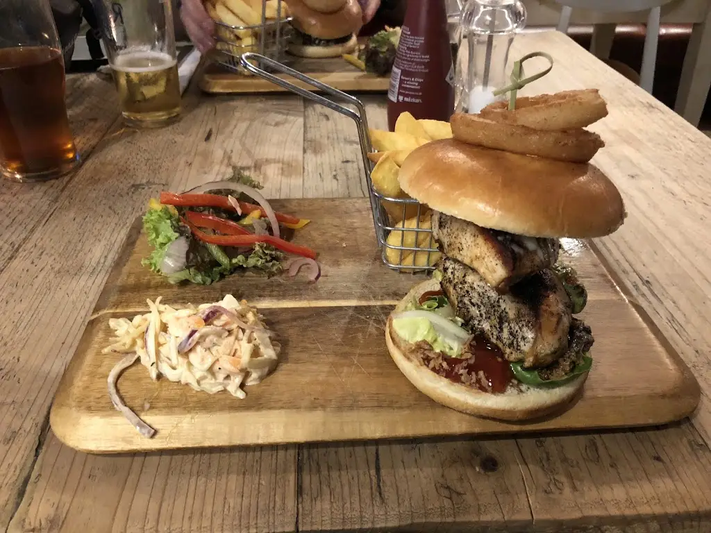 Zsuzsa Barát_Rose & Crown_Trowbridge_review