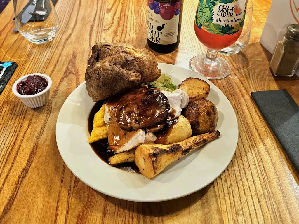 Simon Taylor_The Holly Tree_Walberton_review