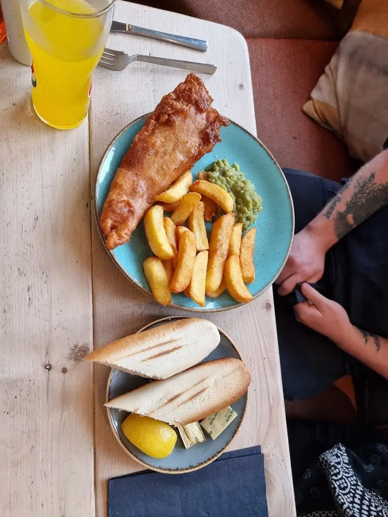 Derek Macphail_Old Farmhouse_Ulverston_review