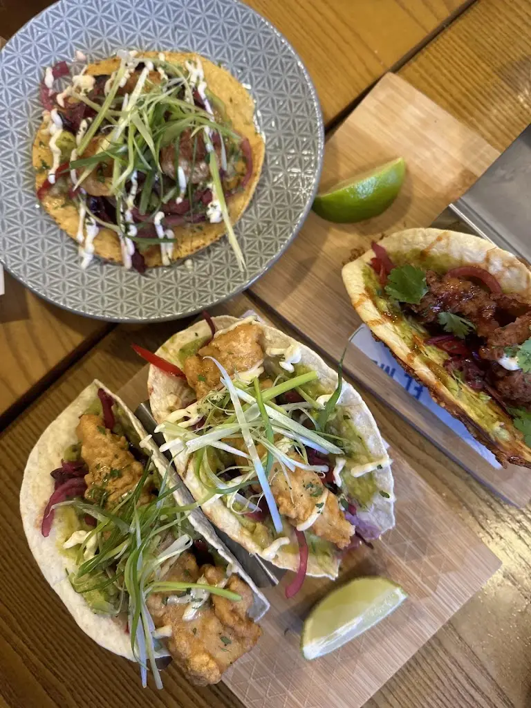 Caitlin Dermott_El Mercado_Upton_recensione