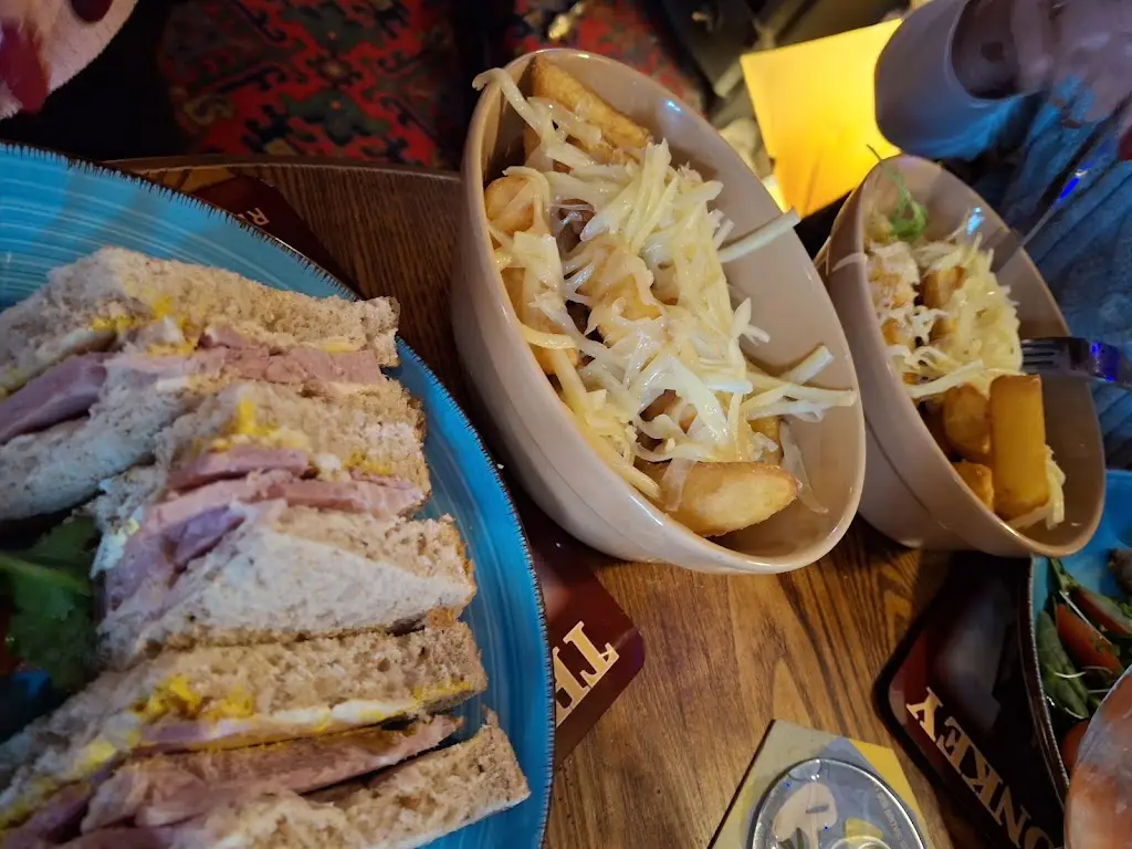 david Howe_The Drum & Monkey_Upton_review