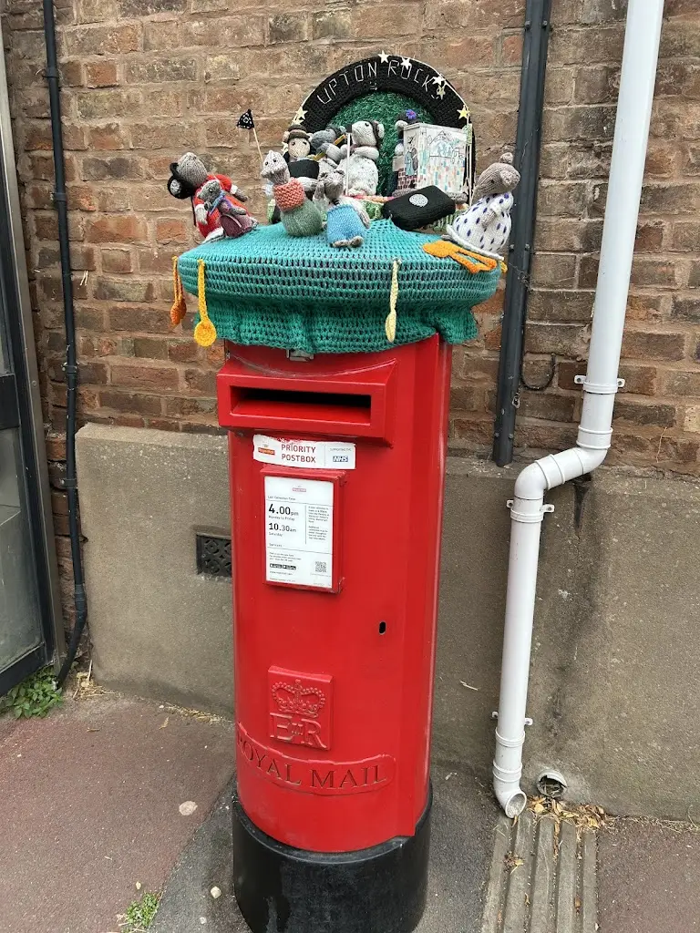 Declan McLoughlin_Cafe No.8_Upton_review