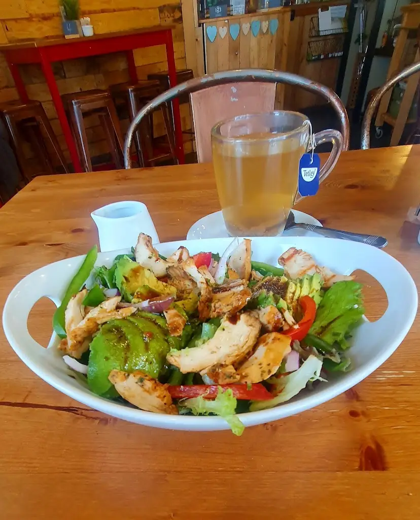 Cafe No.8 restaurant in Upton