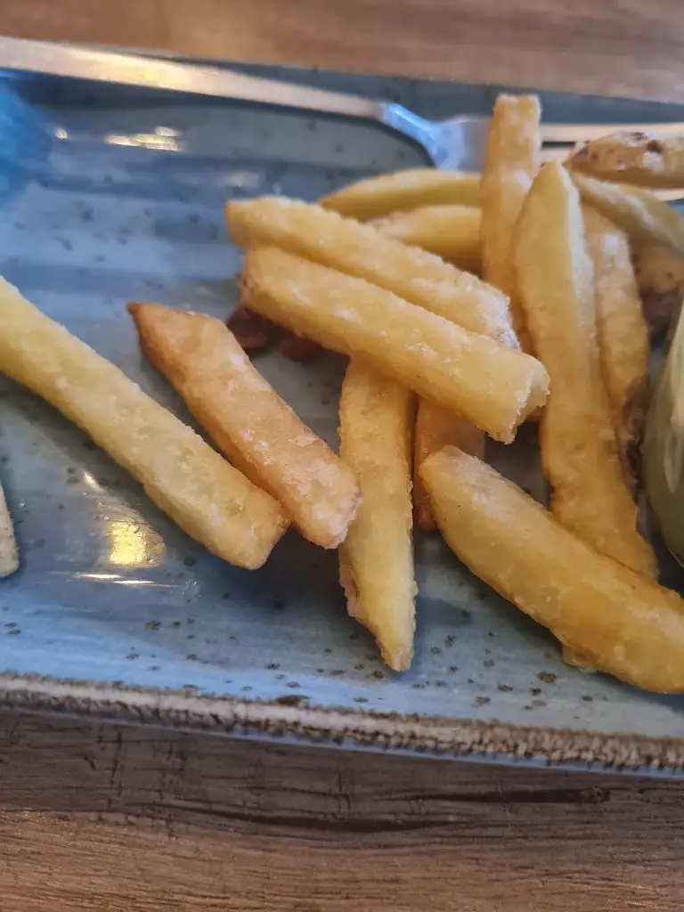 Eliz Ozoglu_Mayya Bistro_Waltham Cross_review