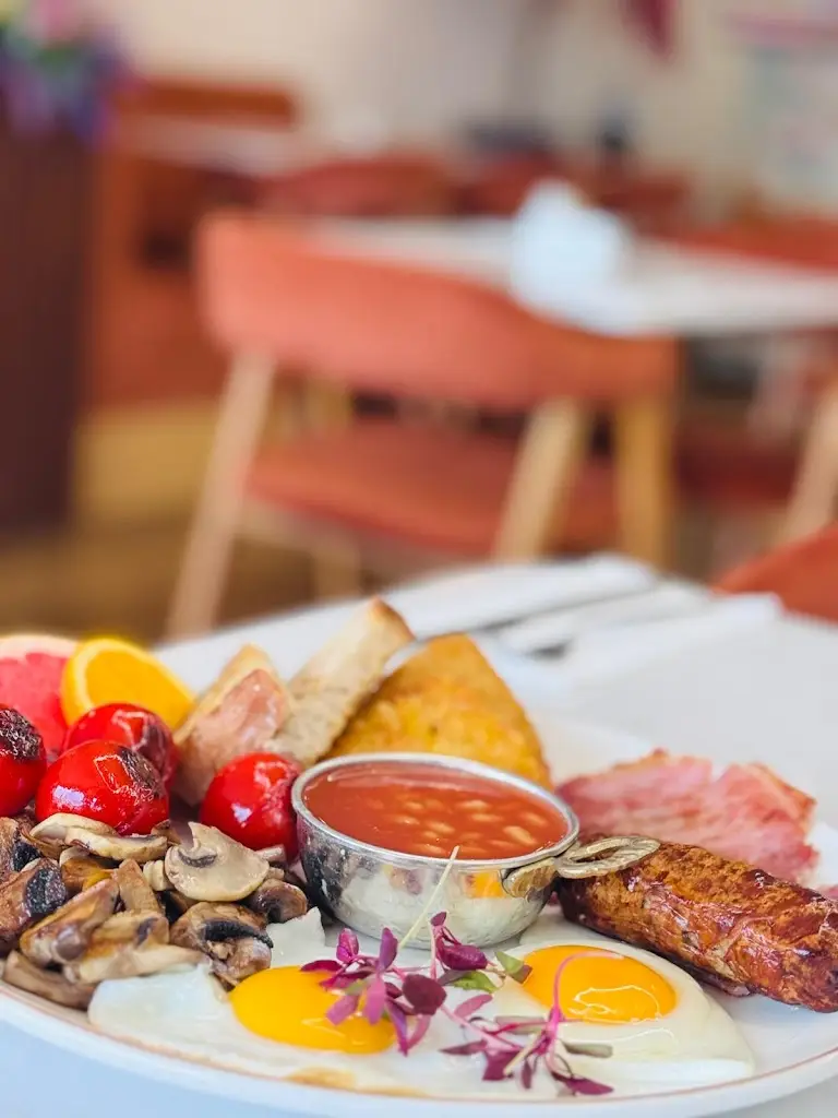 Yilamz Bektas_Lune Cafe Bistro_Waltham Cross_review