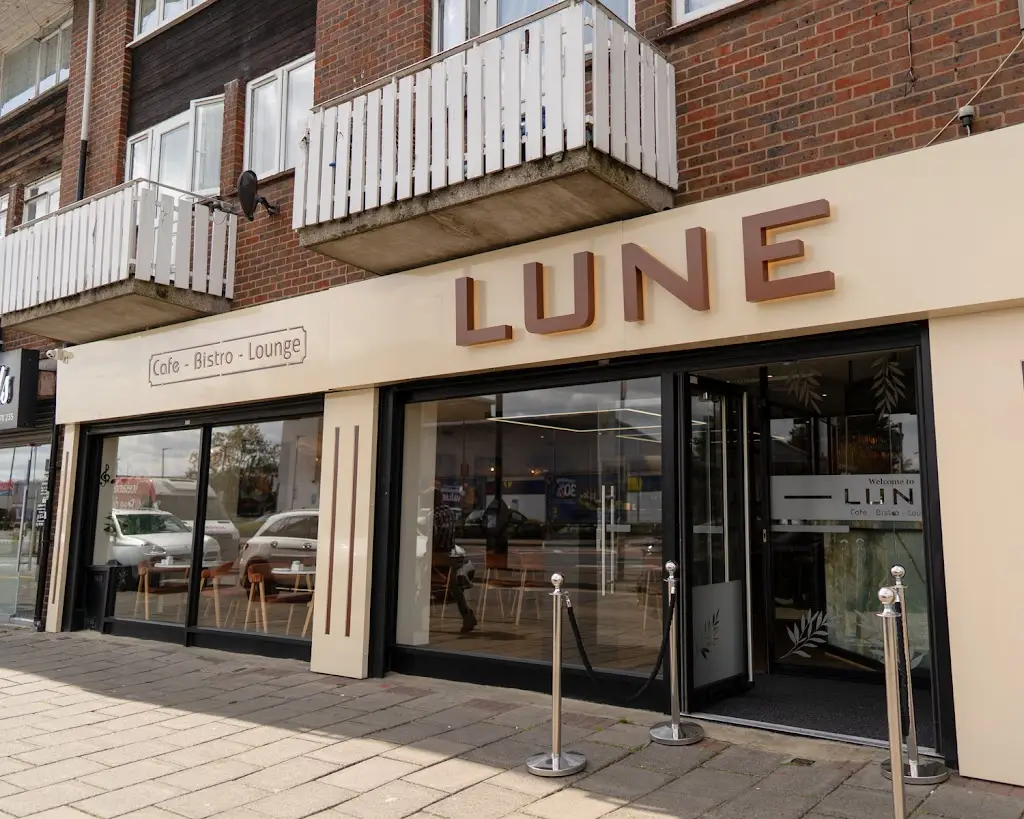 Lune Cafe Bistro restaurant in Waltham Cross