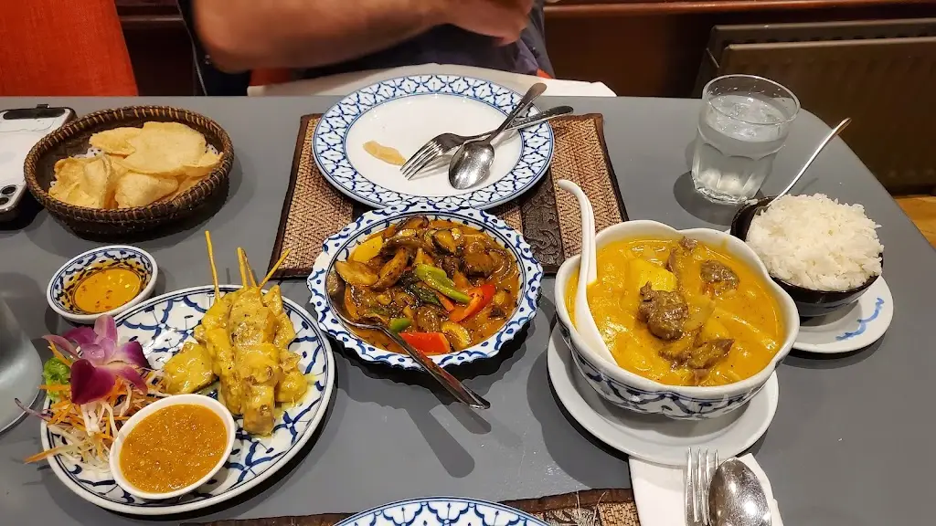 Khao Sarn_Walton_slider_image_3