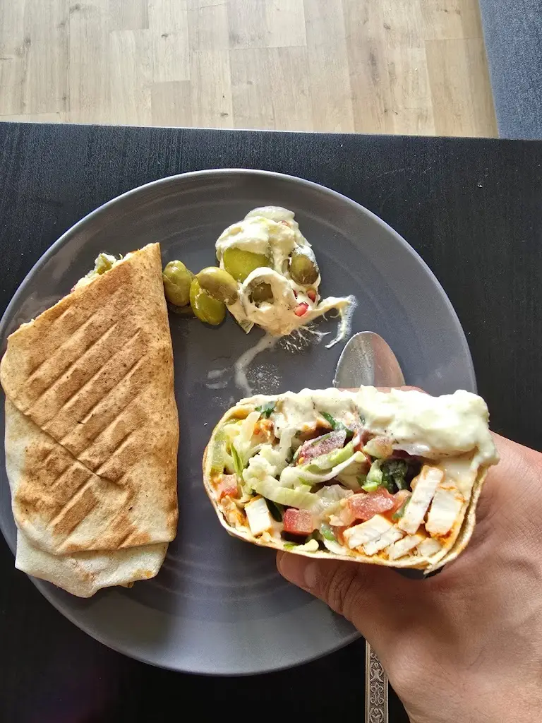 K_Romaan_Walton-on-Thames_review