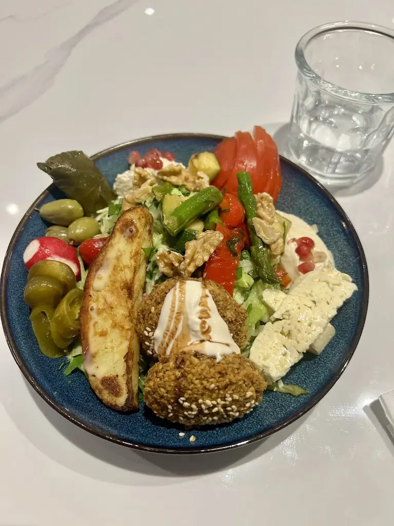 CC G-LON_Romaan_Walton-on-Thames_review