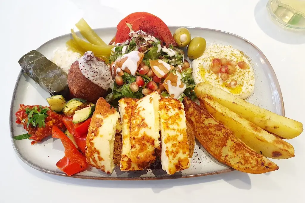 Romaan_Walton-on-Thames_slider_image_3