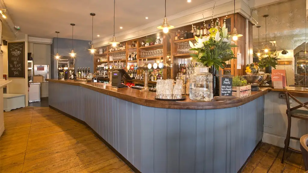 The Anglers Walton Thames restaurante en Walton-on-Thames