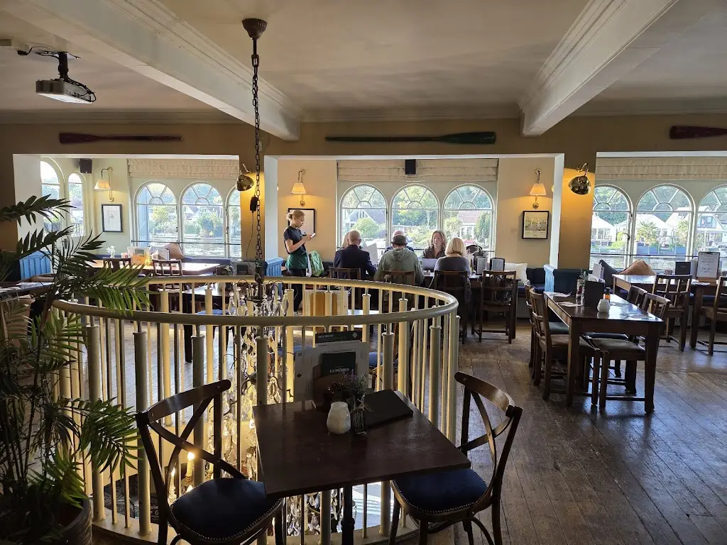 The Anglers Walton Thames_Walton-on-Thames_slider_image_3